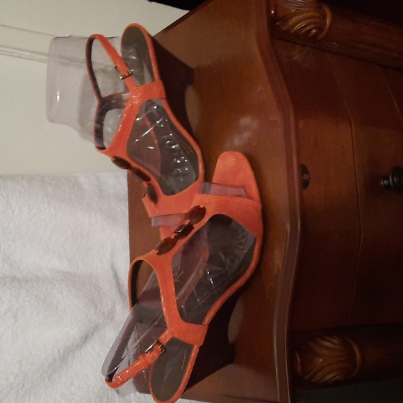 Ladies Sandal - Picture 3 of 4